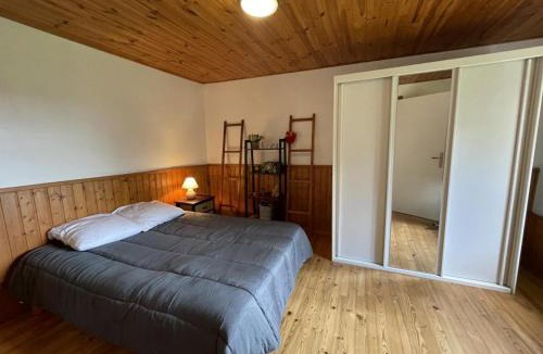 Chatel-Montagne House | Écrin de verdure pour couple avec parking - FR-1-489-447