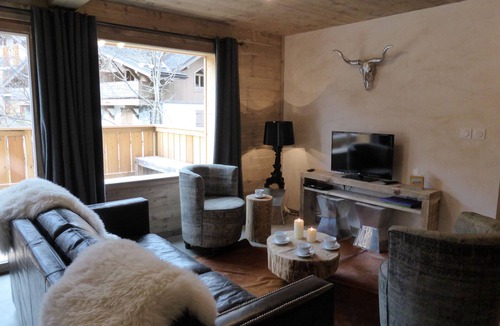 Chamonix City Centre Ski Chalet | 1/2 Chalet close to the center, quiet, private parking, 4 bedrooms 2 bathrooms