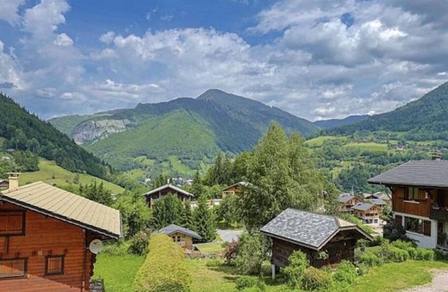 Saint-Jean-dʼAulps Ski Chalet | 10% off for summer school holidays - stunning chalet sleeps up to 10