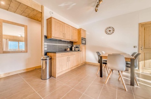 Champagny-en-Vanoise Apartment | 100m from resort center, 6th floor, balcony, parking, tv, ski locker, 64m², Champagny-en-Vanoise