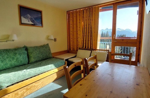 Arc-1800 Apartment | 100m from resort center, 10th floor, view resort, balcony, tv, 25m², Les Arcs