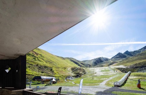 Peyragudes Apartment | 100m from resort center, 1st floor, view valley, jacuzzi, hammam, parking, tv, ski locker, 42m²