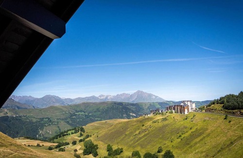 Peyragudes Apartment | 100m from resort center, 1st floor, view valley, jacuzzi, hammam, parking, tv, ski locker, 42m²