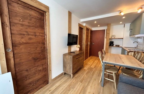 Tignes Apartment | 100m from resort center, 3rd floor, view mountain, balcony, 22m², Tignes
