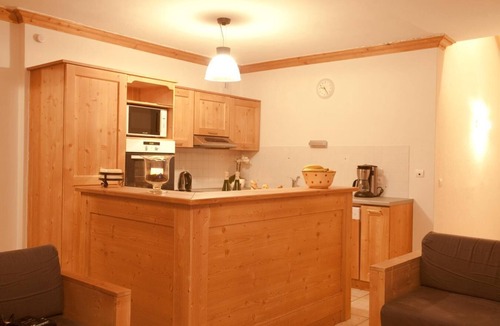 Les Bruyeres Apartment | 100m from shops, 2nd floor, terrace, balcony, fireplace or stove, tv, ski locker, 155m²