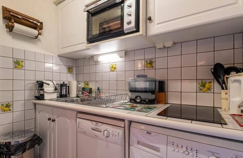 Valloire Apartment | 100m from shops, 2nd floor, balcony, parking, tv, ski locker, 30m², Valloire