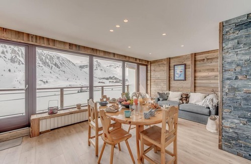 Tignes le Lac Apartment | 100m from shops, 2nd floor, view lake, balcony, tv, ski locker, 60m², Tignes