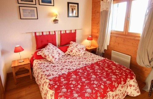 Bisanne 1500 Apartment | 100m from ski slopes, 1st floor, view mountain, balcony, parking, tv, ski locker, 70m², Les Saisies