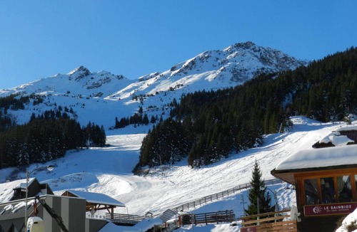 Le Pleynet Apartment | 100m from ski slopes, parking, tv, ski locker, 24m², Les 7 Laux