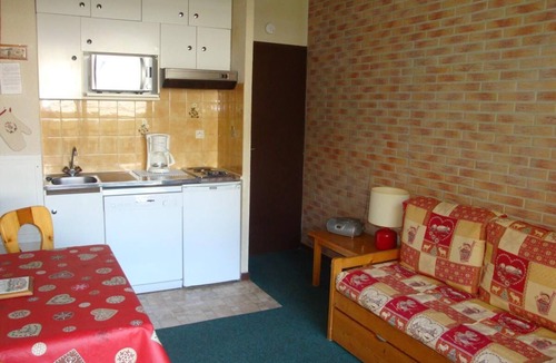 Pralognan-la-Vanoise Apartment | 10m from resort center, 3rd floor, balcony, parking, tv, 20m², Pralognan-la-Vanoise