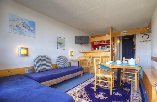 Arc-1800 Apartment | 10m from resort center, 2nd floor, view valley, balcony, tv, 33m², Les Arcs
