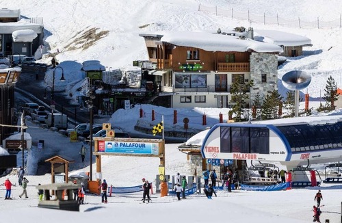 Tignes le Lac Apartment | 10m from resort center, view mountain, fireplace or stove, tv, ski locker, 125m², Tignes