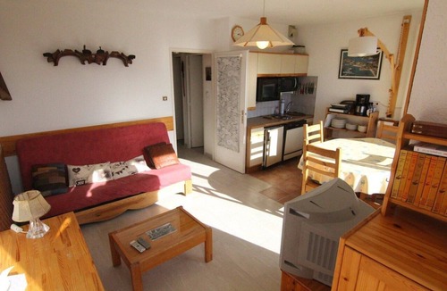 Cognet Apartment | 110m from resort center, 1st floor, balcony, tv, 23m², Alpe d'Huez