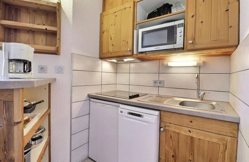 La Perriere Apartment | 150m from resort center, 1st floor, balcony, ski locker, 41m², La Tania