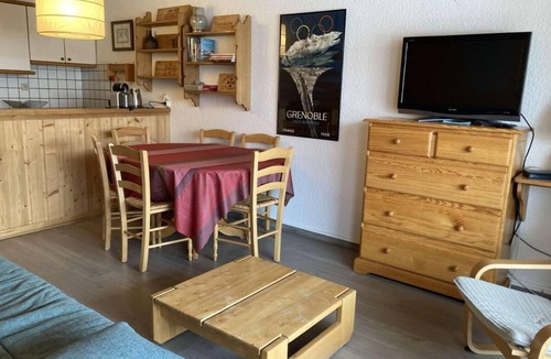 Cognet Apartment | 190m from resort center, 2nd floor, balcony, tv, ski locker, 52m², Alpe d'Huez