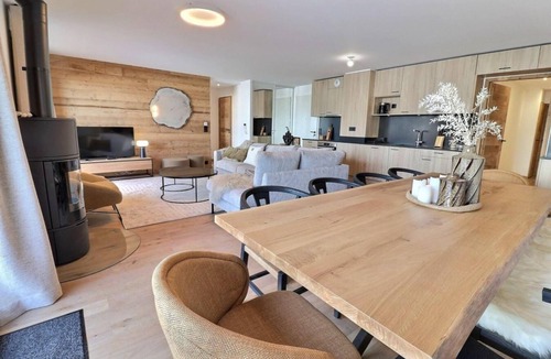 Meribel-Mottaret Apartment | 1st floor, view mountain, terrace, fireplace or stove, 134m², Méribel