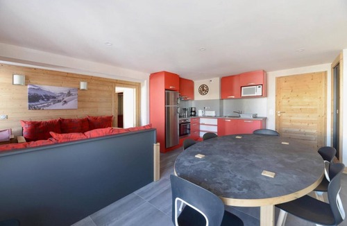 Bellentre Apartment | 1st floor, view mountain, balcony, tv, ski locker, 72m², Montchavin La Plagne