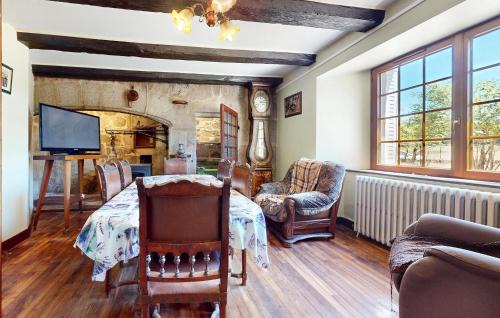 Saint-Julien-pres-Bort House | 2 Bedroom Awesome Home In Sarroux - Saint Julien