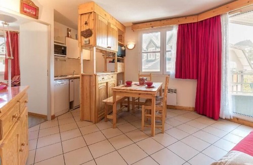 Briancon Apartment | 200m from resort center, 3rd floor, view mountain, balcony, tv, 33m², Serre Chevalier