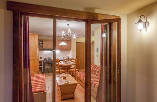 Lanslevillard Apartment | 200m from resort center, fitness, swimming pool, sauna, hammam, balcony, tv, ski locker, 35m²