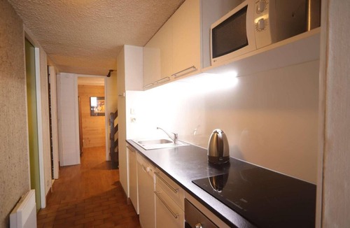 Auris Apartment | 250m from resort center, 5th floor, view mountain, balcony, tv, ski locker, 80m², Auris en Oisans
