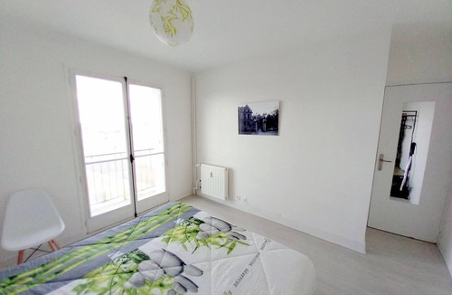 Chateaudun-Bannier Apartment | 28-square-meter apartment with a balcony near the SNCF train station, free coffee, tea, and Wi-Fi—Netflix