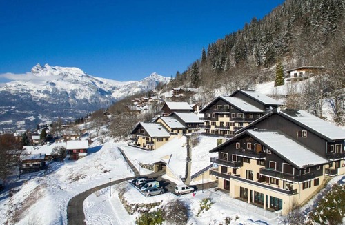 Saint-Gervais-les-Bains Apartment | 2nd floor, swimming pool, balcony, parking, tv, ski locker, 33m², Saint Gervais