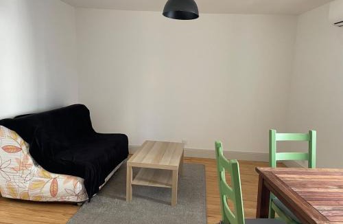 Aubenas Apartment | 3- Appartement climatisé, dans le centre historique d Aubenas