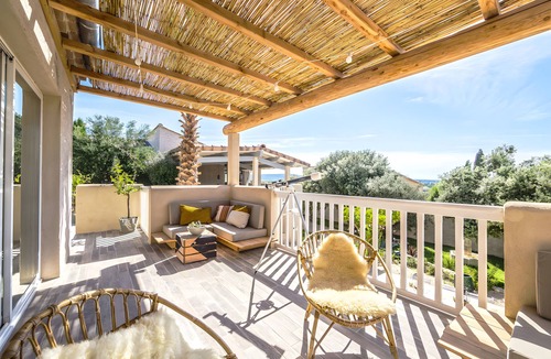 Castillon-du-Gard House | 3-Bedroom Holiday Home with Indoor Pool