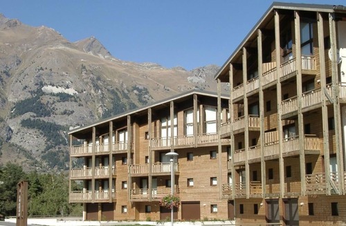 Villarodin-Bourget Apartment | 300m from resort center, 5th floor, balcony, parking, tv, ski locker, 58m², La Norma