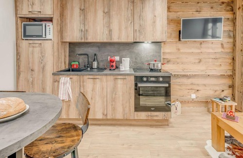 Le Lavachet Apartment | 300m from resort center, 1st floor, terrace, tv, ski locker, 38m², Tignes