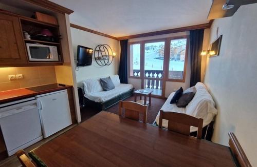 Plagne Soleil Apartment | 300m from shops, 4th floor, view ski slopes, balcony, parking, tv, 30m², La Plagne