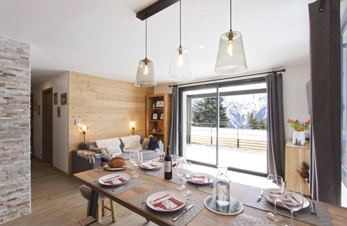 Venosc Apartment | 300m from shops, 2nd floor, terrace, tv, 48m², Les 2 Alpes