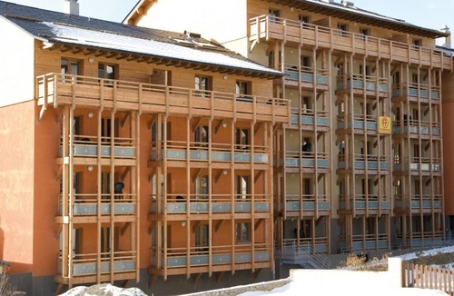 Font-Romeu-Odeillo-Via Apartment | 30m from resort center, swimming pool, sauna, hammam, tv, ski locker, 21m², Font Romeu