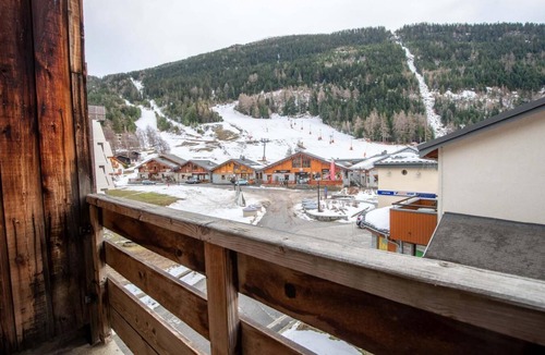 Villarodin-Bourget Apartment | 30m from resort center, 1st floor, balcony, parking, tv, ski locker, 27m², La Norma