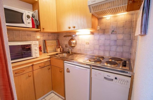 Villarodin-Bourget Apartment | 30m from resort center, 2nd floor, balcony, parking, tv, ski locker, 35m², La Norma