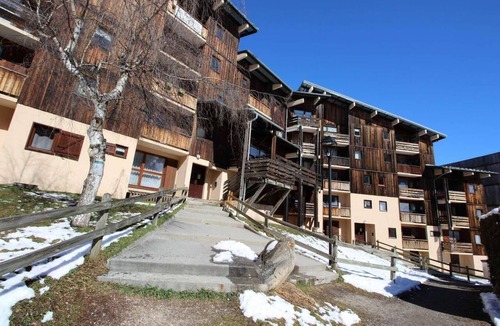 Villarodin-Bourget Apartment | 30m from resort center, 1st floor, balcony, parking, tv, ski locker, 35m², La Norma