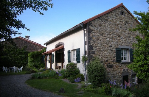 Orcines Cottage | 4* At the foot of the Puy-de-Dôme World Heritage Parc Volcans. Electric charging point