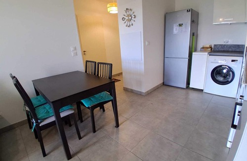 Meze Apartment | 45m² Air-Conditioned Apartment with Terrace in Mèze, 4 pers