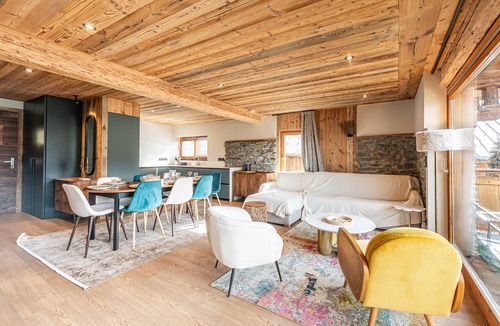 Bozel Ski Chalet | 5★ Chalet for 8 — Vanoise & Courchevel — Private Sauna — Garden Terrace