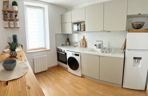 Dompierre-sur-Besbre Apartment | 8 minutes from LE PAL Park - Le Cocon de Kenna
