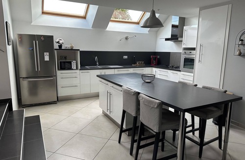 Vignoles Apartment | A 3-star apartment, quiet, spacious, and bright, located in a village 5 km from Beaune.