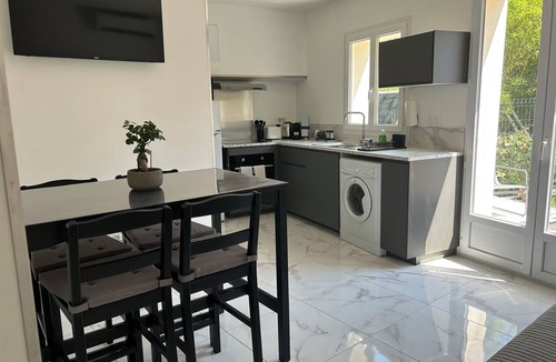 Millenaire Apartment | A little haven of peace located on an estate just outside Montpellier.