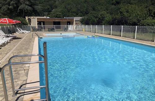 Miremont Apartment | Accessible Lake Stay for 4 in Miremont