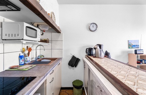 Le Brusc Apartment | Air-conditioned Apartment “100m from the Beach” with Private Terrace and A/C
