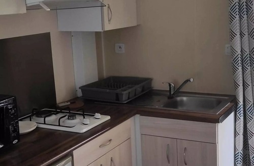 Saint-Paul-de-Vezelin House | Air-conditioned 2-bedroom mobile home with television sleeps 4
