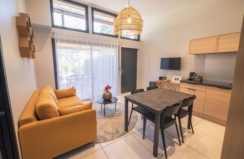 Saint-Affrique Apartment | Air-conditioned 4-star eco-lodge, sleeps 2 to 4, in the heart of a 3-hectare park