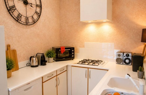 Marsillargues House | Air-conditioned gîte with swimming pool 12x6 m, terrace and barbecue near beaches