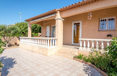Meze House | Air-conditioned house in Mèze with garden and private parking