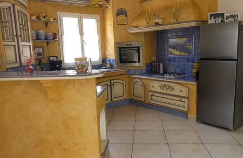 Ventabren House | Air-conditioned Provençal villa with a pool (8 m x 4 m)—a haven of peace.